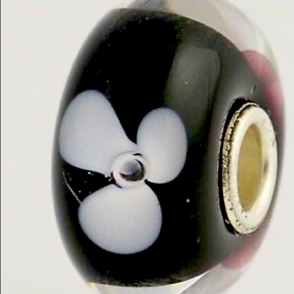 Flor Blanca Trollbead - Picture 1 of 3